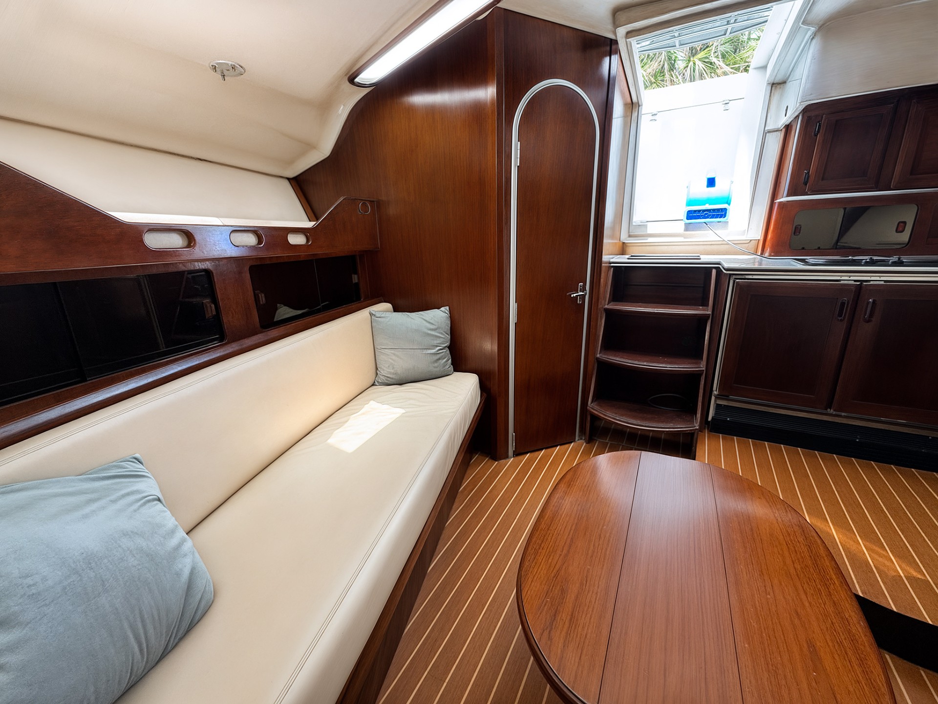 Yacht Photo 31